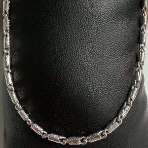 Pretty Bird White Gold Necklace